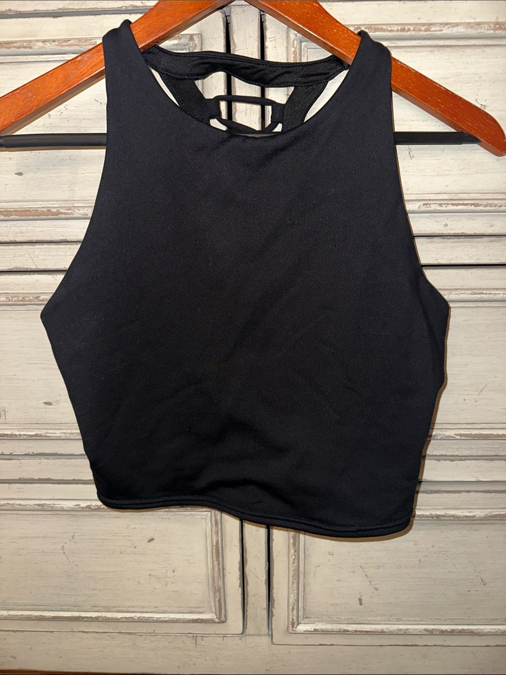 ALO Yoga Black Lace-Up Back Sports Crop - Picture 3 of 4